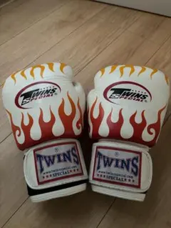 レア　TWINS ツインズ　本革製パンチンググローブ　Lサイズ 新品　レア品 レア TWINS ツインズ 本革製パンチンググローブ Lサイズ 新品 レア品
