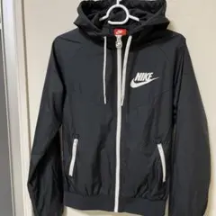 ファスナーが可愛いNIKEパーカー♪