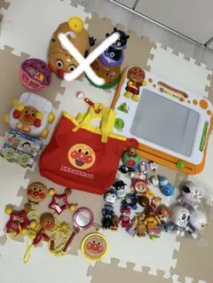 アンパンマンまとめ売り　カバン　お絵描きボード　電話　楽器　フィギュア　カプセル