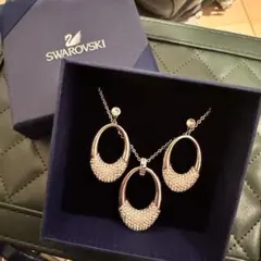 スワロフスキー　ピアスネックレスセット
