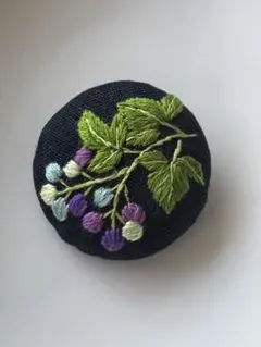 野葡萄の刺繍ブローチ6