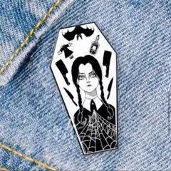 アダムス・ファミリー ウェンズデー アクリル ブローチ