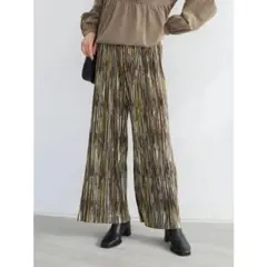 グリーンパークス　ペイント風ストライププリーツパンツ