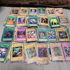遊戯王カード初期大量まとめ売り約600枚