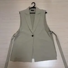 【新品タグ付】Aga アーガ ヤマダヤ ノーカラーロングジレ カーキ ベルト付き 新品タグ付】Aga アーガ ヤマダヤ ノーカラーロングジレ カーキ