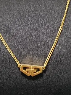 GIVENCHY ネックレス ペンダント裏のみ刻印ありのサムネイル