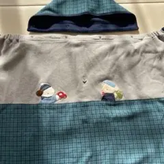 ファミリア　刺繍付きフードブランケット