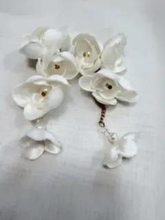 ウェディング　ホワイト花モチーフピアス