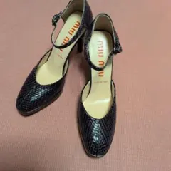 miu miu パンプス パイソン型押し アンクルストラップ