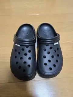AMOJI ブラック クロッグサンダル