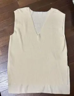 お値下げ！ アーバンリサーチ　クリーム色 Vネック ニットベスト