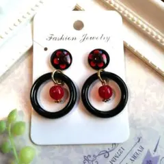 ファッションジュエリー ピアス/イヤリング 黒 赤(ハンドメイド)