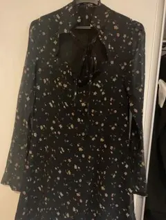 黒地小花柄長袖ミニワンピース　シフォン