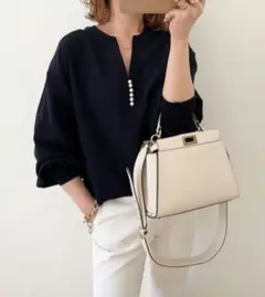 Emma Taylor パール釦キーネックロングスリーブブラウス　ブラック