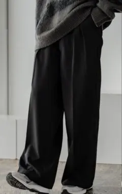 セミワイド2タックイージーストレートスラックス ブラック プリーツ入り