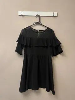 evelyn フリル付き黒ワンピース