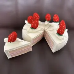 磁石でひっつく♪フェルト製いちごのホールケーキ おままごと用のサムネイル