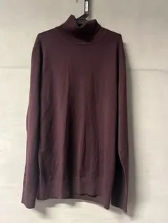 UNIQLOバーガンディ タートルネック ニット