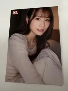河北彩花　河北彩伽　非売品　メーカー正規品　Lサイズ生写真　白座りのサムネイル