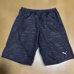 PUMA ストライプ模様 ブラック ショートパンツ Sサイズ