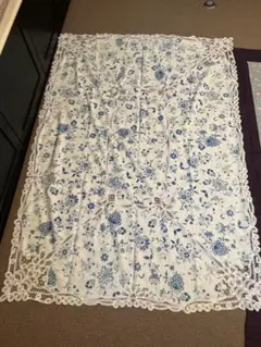 青い花柄レーステーブルクロスのサムネイル