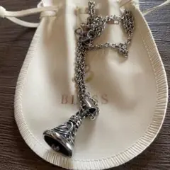 ベル型シルバー色ネックレス