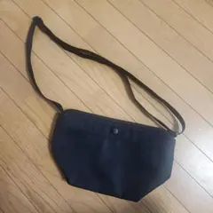UNIQLO シンプル ブラック ミニショルダーバッグのサムネイル