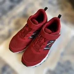 ニューバランス　ジュニアスニーカー