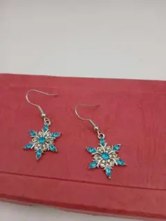 スノーフレーク雪の結晶型ピアス