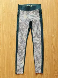 Under Armour 迷彩柄 ヨガパンツ