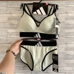 adidasノンワイヤーブラ　ショーツセット　Mサイズ
