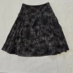 EVEX (kRIZIzA)黒×ベージュ刺繍プリントフレアースカートサイズ40のサムネイル