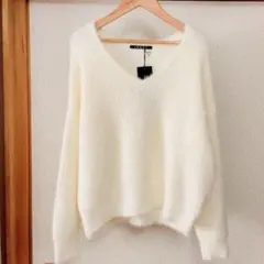 ［タグ付き］アイボリー Vネック ニット　【INGNI】