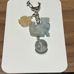 猫型キーホルダー 花モチーフ付き