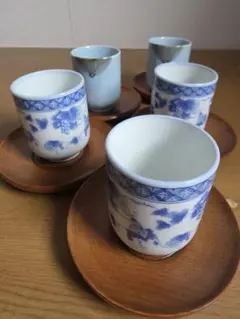 used★青い花模様 湯飲み 5個セット 竹製トレー付き