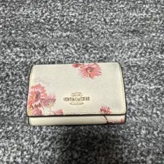 め*ね様 COACH 花柄キーケース クリーム色