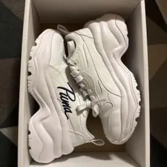 Puma ホワイト スニーカー