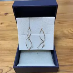 ヴァンドーム青山　ゴールドピアスのサムネイル