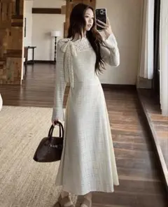 アイボリーカラーのロングワンピース