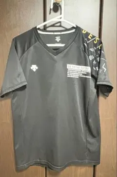 DESCENTE グレー Vネックシャツ