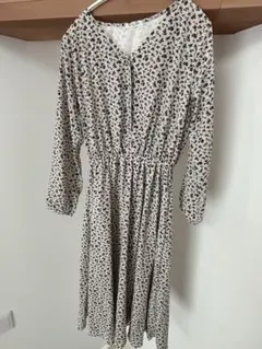 小花柄ワンピース