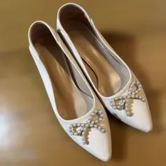 美品ホワイト パールビーズ リボンパンプス