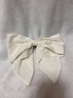 ホワイト リボンヘアアクセサリー バレッタ