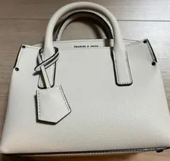 CHARLES&KEITHストラクチャードダブルトップハンドルトート クリーム