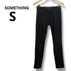 SOMETHING スキニーパンツ ブラック Sサイズ　サムシング　黒レディース