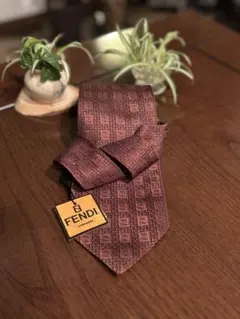 新品 ❣️FENDI ネクタイ 総柄 ブラウン系
