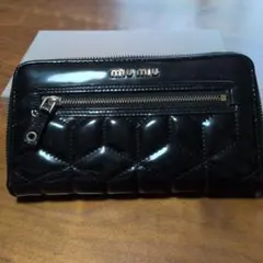 miu miu エナメル キルティング 長財布 ブラックのサムネイル