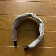 グレージュ　カチューシャ