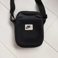 NIKE ブラック ショルダーバッグのサムネイル