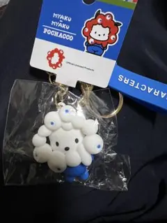 ミャクミャク サンリオ 立体マスコットストラップ ポチャッコ 白黒